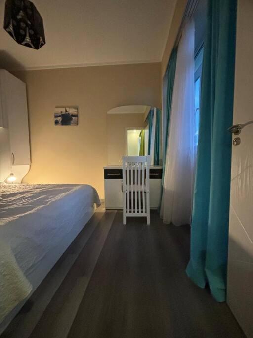 Great Two Bedroom In Apartament *
